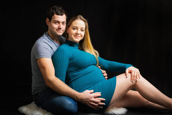 těhotenský portrét, atelier Lučiště, tehotenství, těhu fotka, veselá fotka, ateliérová fotka, tehotenské focení